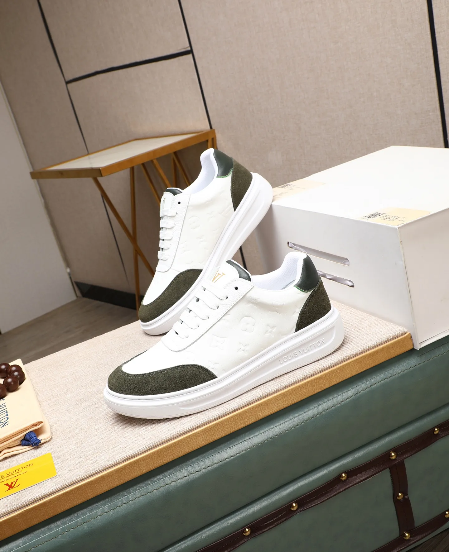 Men's shoes 💰540 📛📛【LOUIS VUITTON】Louis Vuitton new product👟Milan fashion catwalk style🇰🇾🇰🇾LV family logo, celebrity style, a must-have for fashionistas⚠️Classic presbyopia flower➕Water-dyed cow lining➕Special outsole👞Number 38-44 (45 46 custom-made)